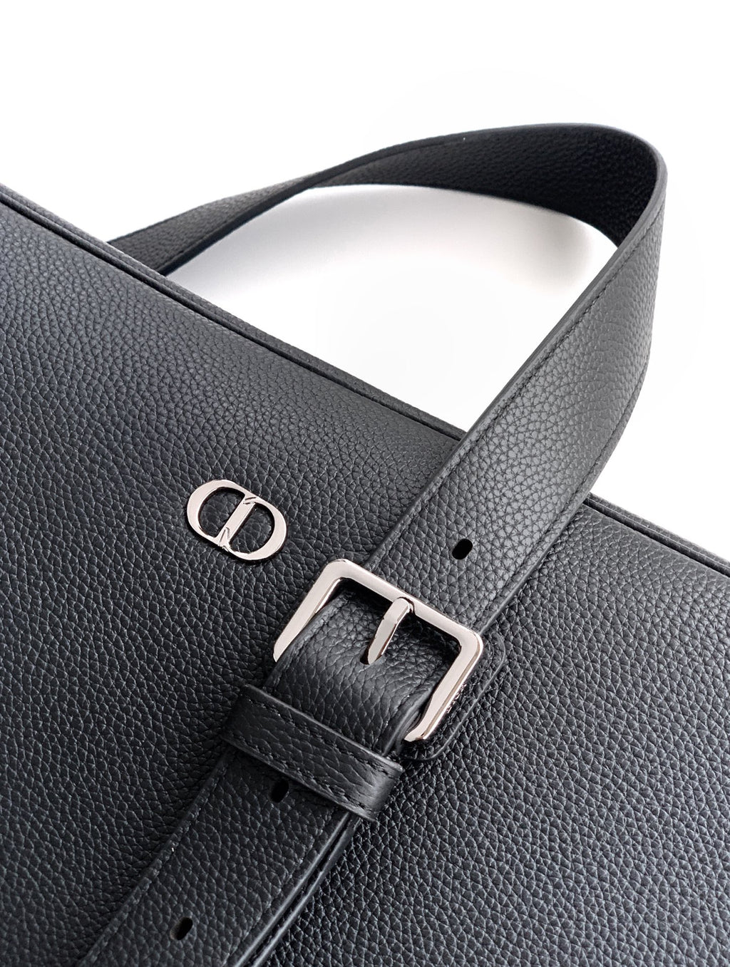 Dior men's leather bag strap with buckle and D logo hardware