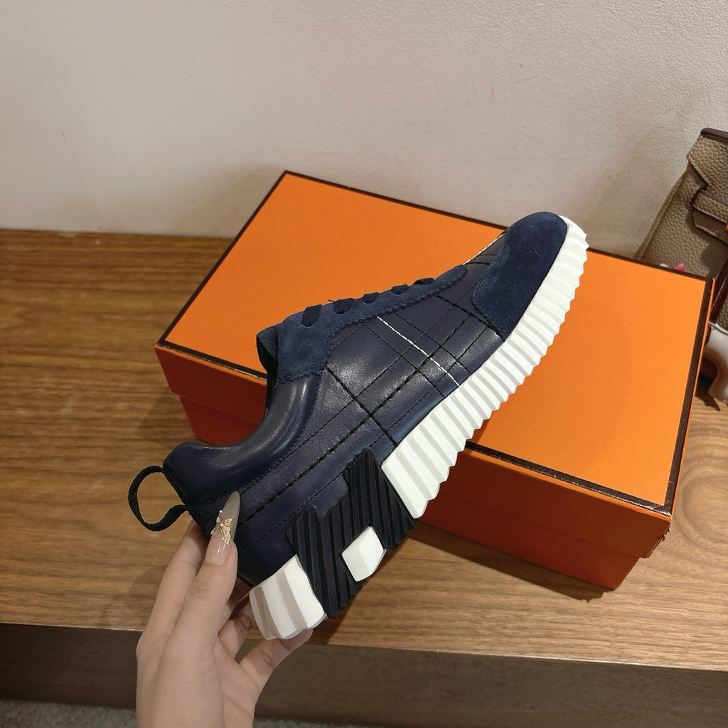 Unisex navy chunky sneakers with lace-up front and white ridged sole