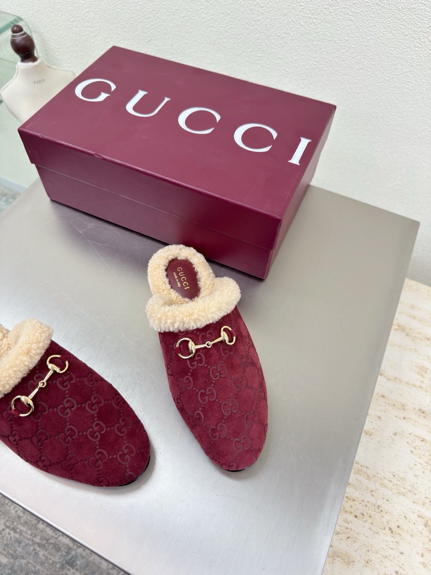Gucci women's burgundy slip-on shoes with beige shearling trim and gold horsebit, pair