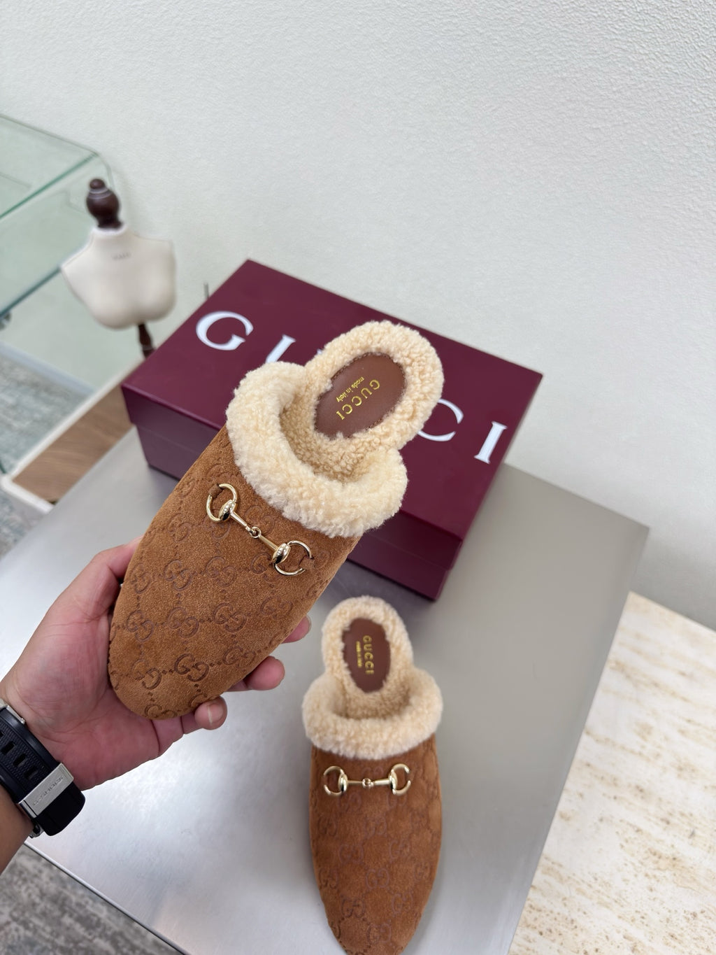 Brown suede mule with beige shearling collar and gold-tone horsebit detail