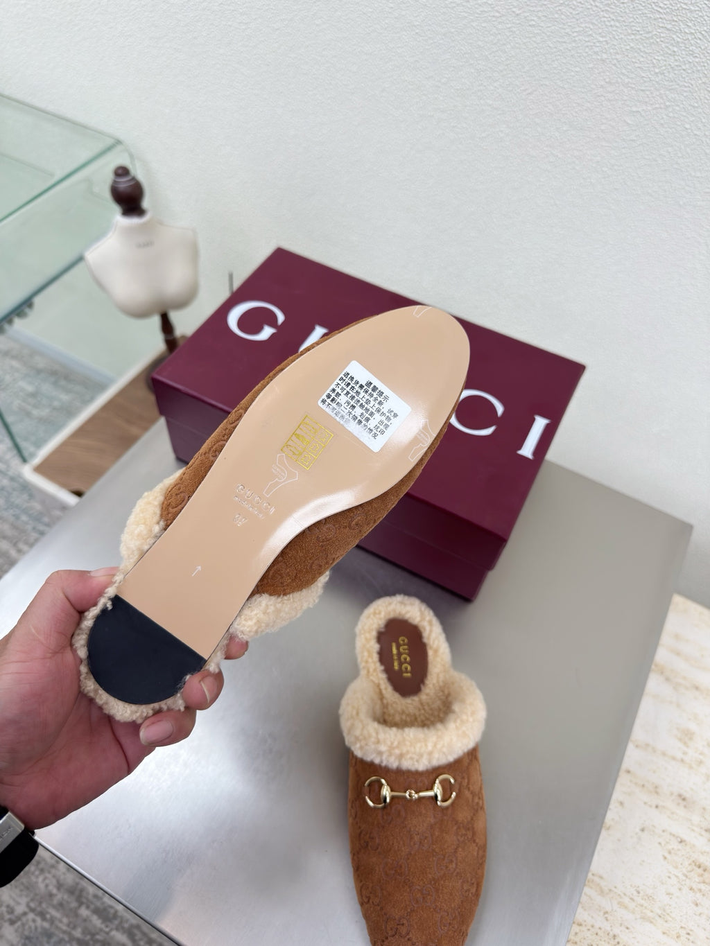 Brown suede mule with beige shearling lining and gold-tone horsebit detail
