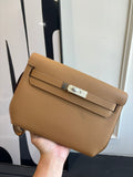 Hermes tan leather shoulder bag with flap and metal clasp