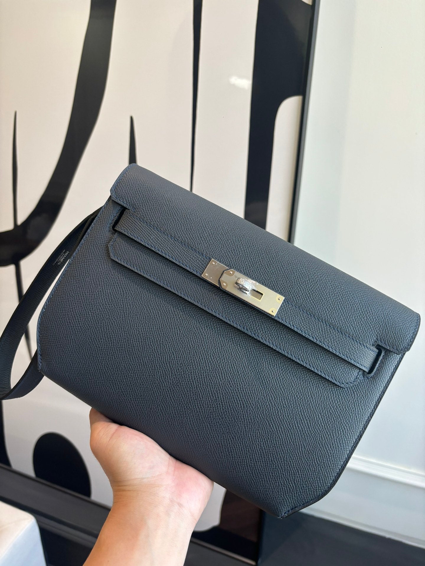 Hermes bag with flap, pebbled leather, gold clasp and shoulder strap