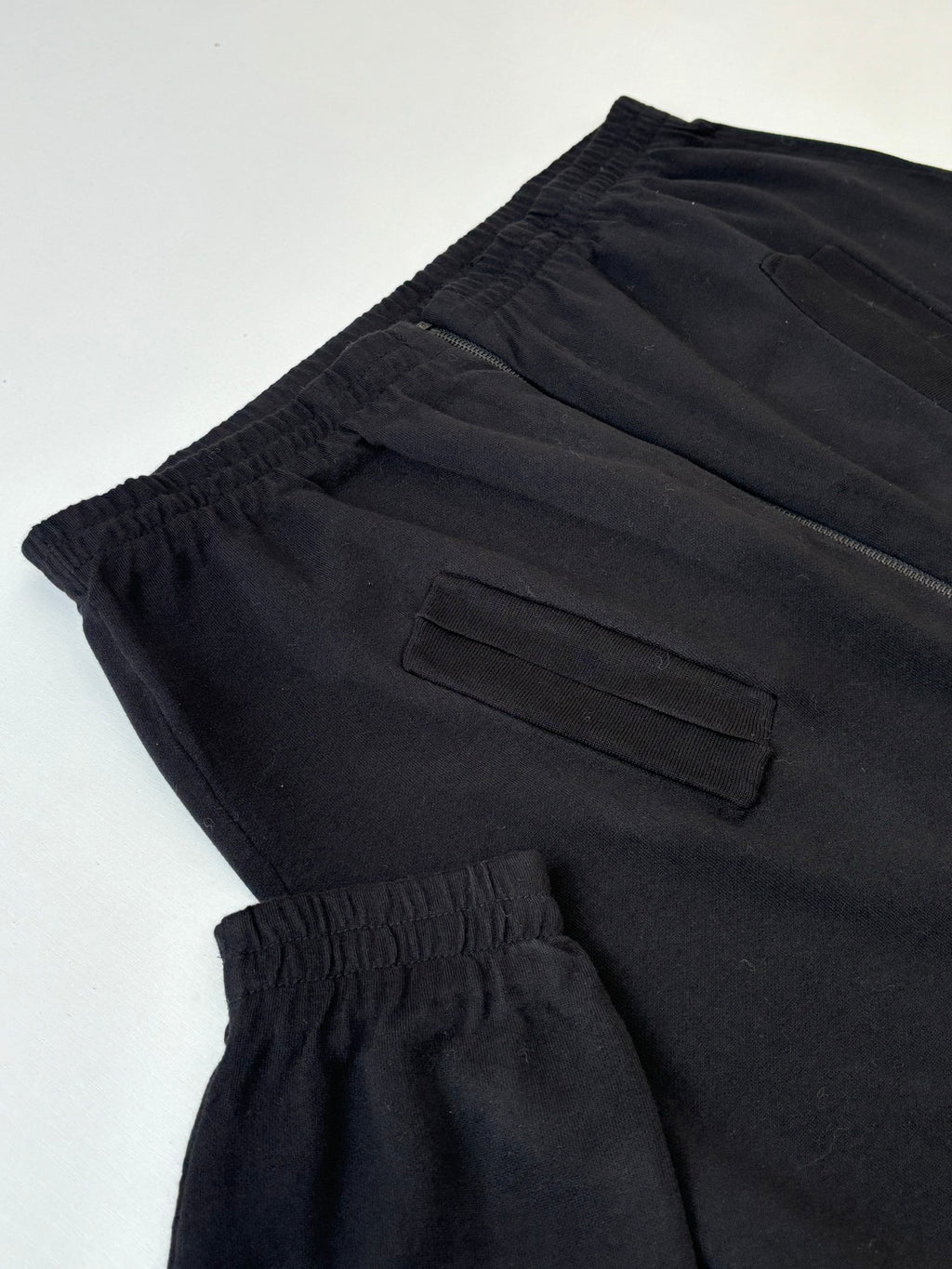 Dark navy pants, elastic waistband, side pockets, relaxed fit