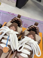 Women's Louis Vuitton low-top sneakers, lace close-up, brown monogram with white cord laces