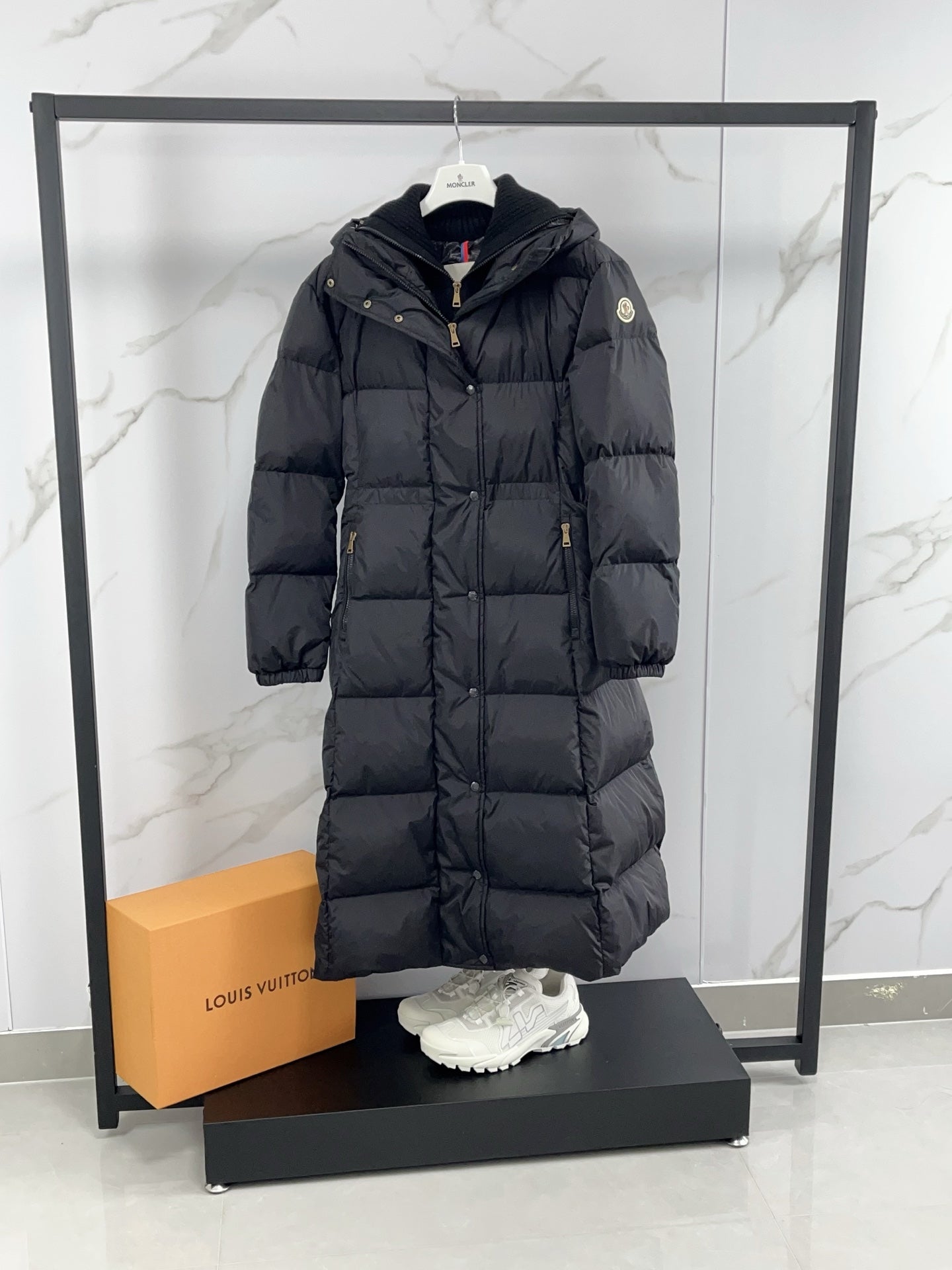 Long puffer coat with hood, front zip, dark color, quilted panels