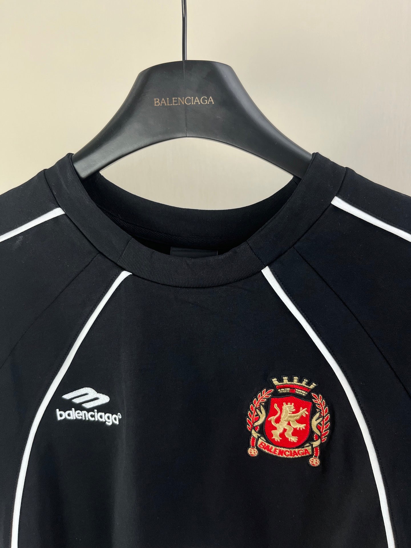 Black long-sleeve jersey with crew neck, balenciaga logo and crest patch