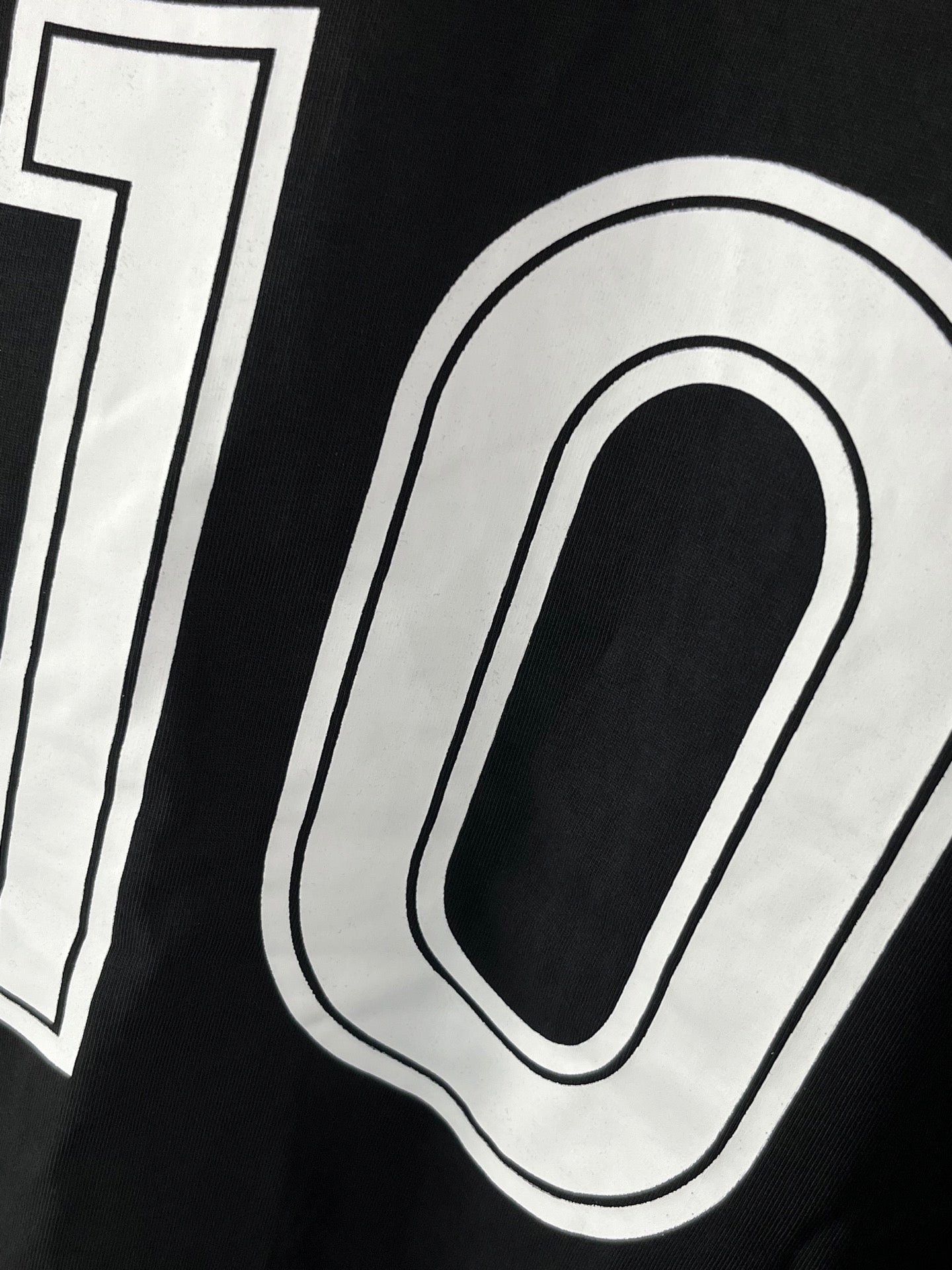 White outlined 10 print on black jersey