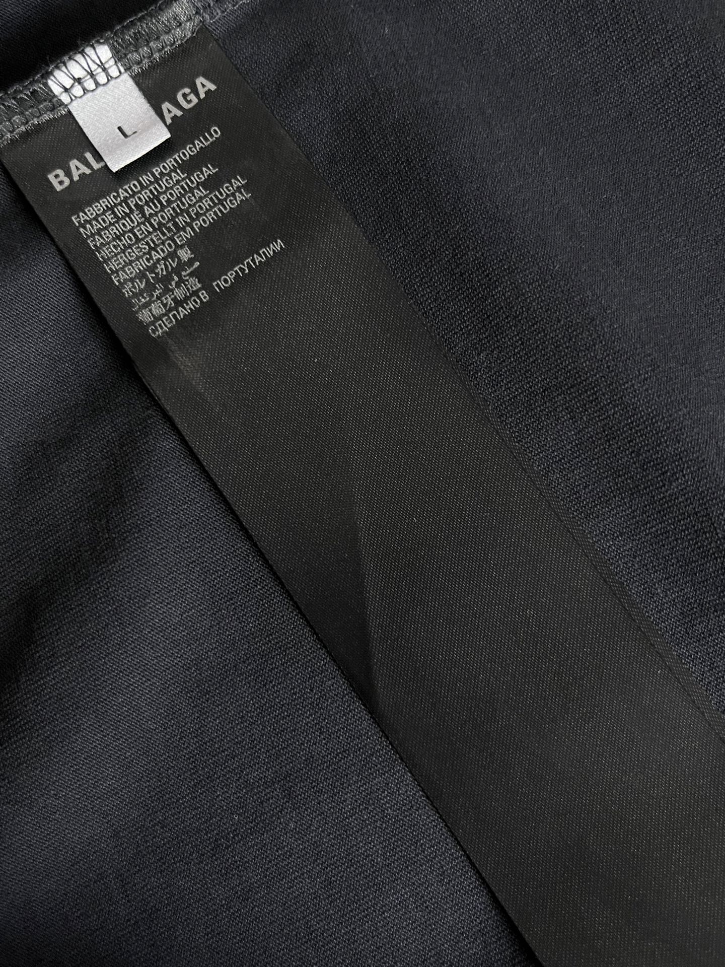 Navy T-shirt with black inner neck label and fabric seam detail