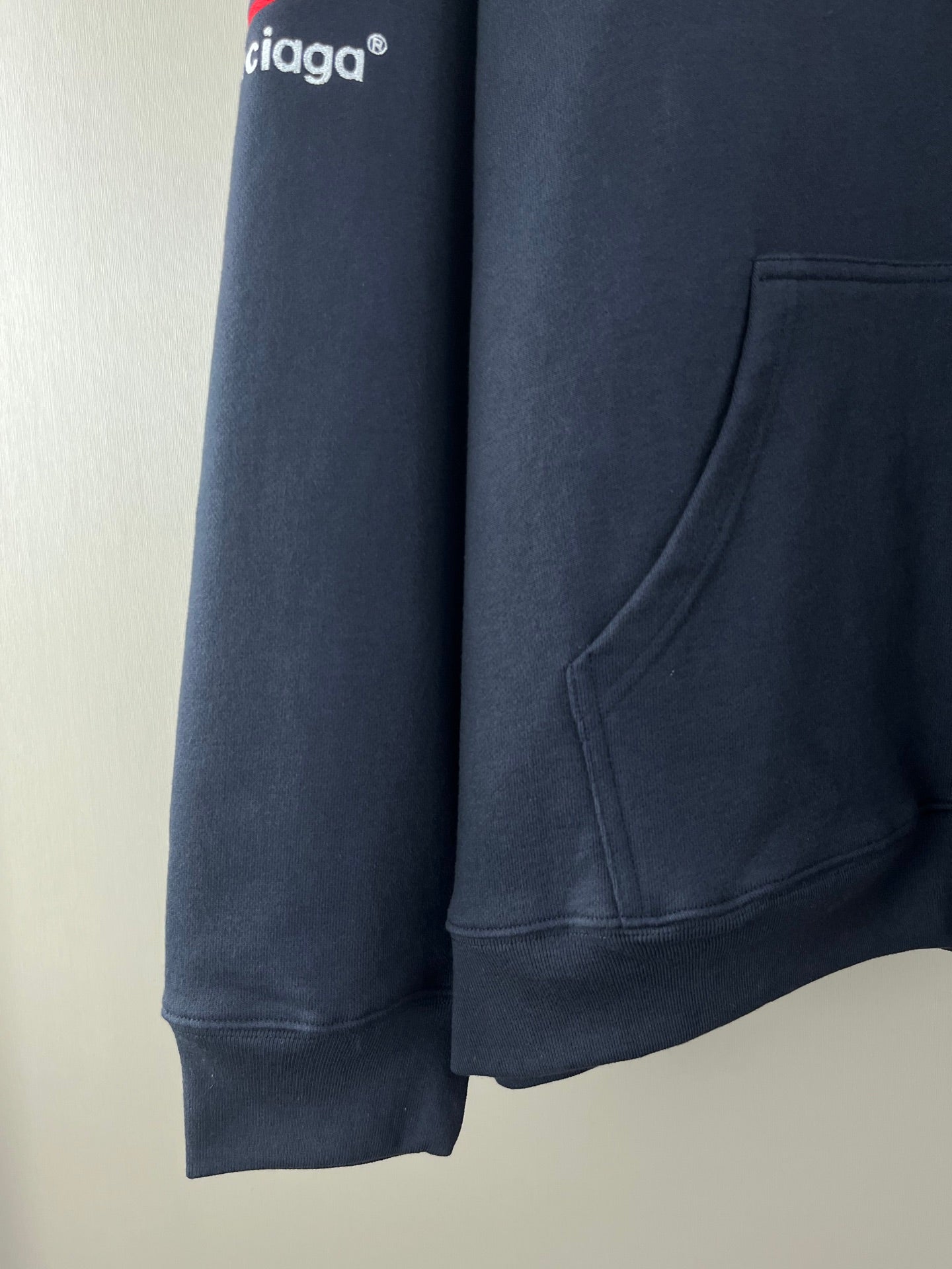 Navy long-sleeve hoodie with kangaroo pocket and ribbed cuffs