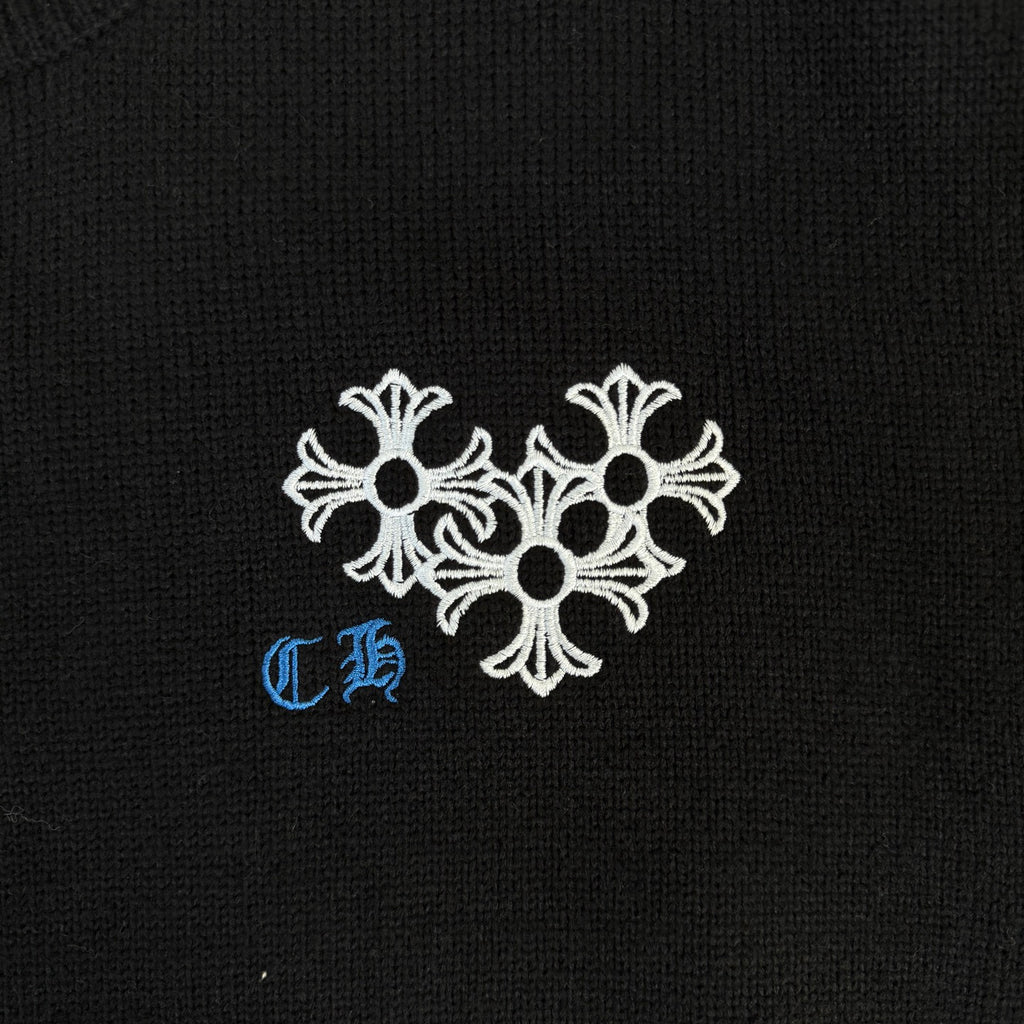 Long-sleeve sweater chest embroidery with white floral pattern and blue accent