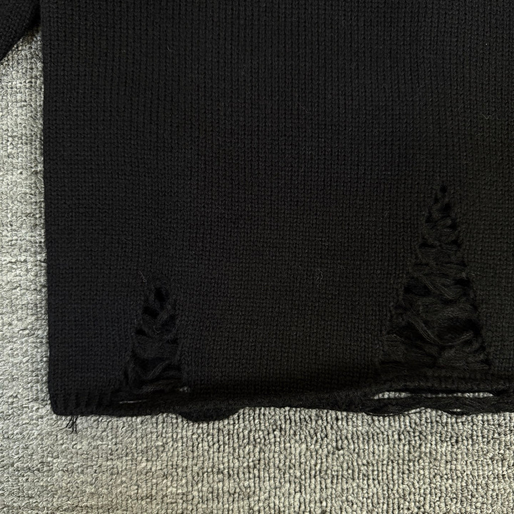 Long-sleeve sweater hem with subtle decorative knit trim