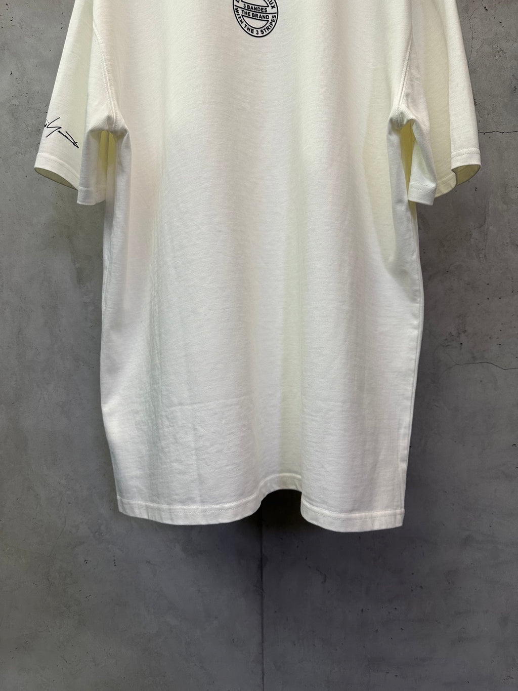White Y-3 T-shirt, back view with small logo, short sleeves and straight hem