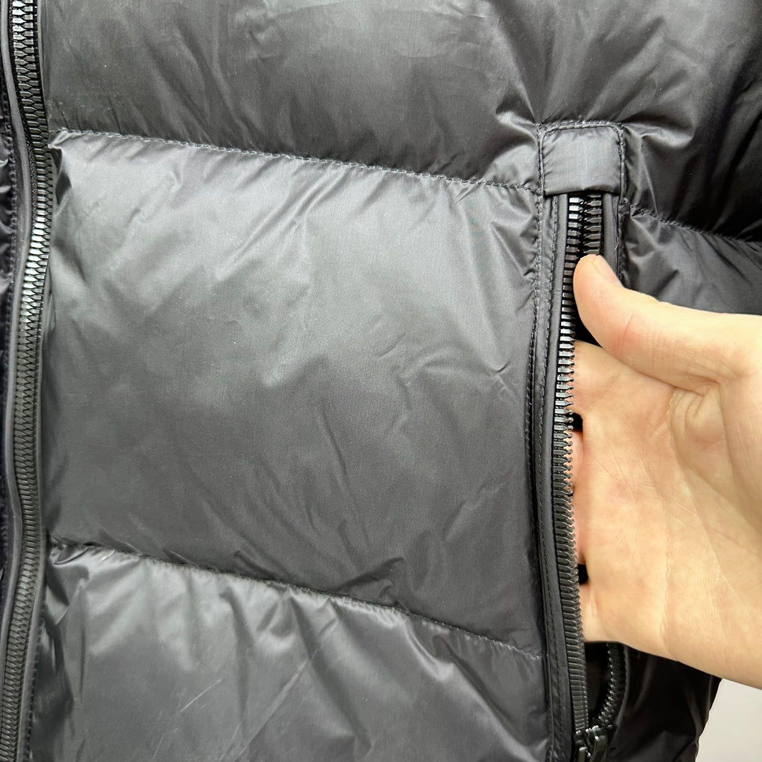 Burberry padded jacket close-up of front zipper placket and textured quilt panels, dark navy