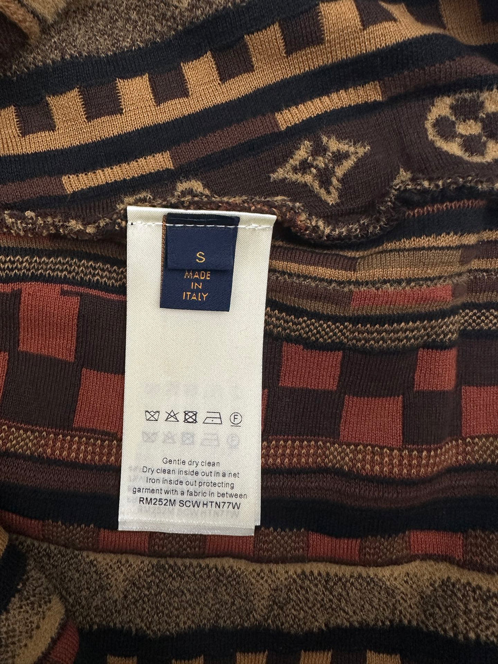 Inside neck label on patterned short-sleeve button-up shirt with size and care info