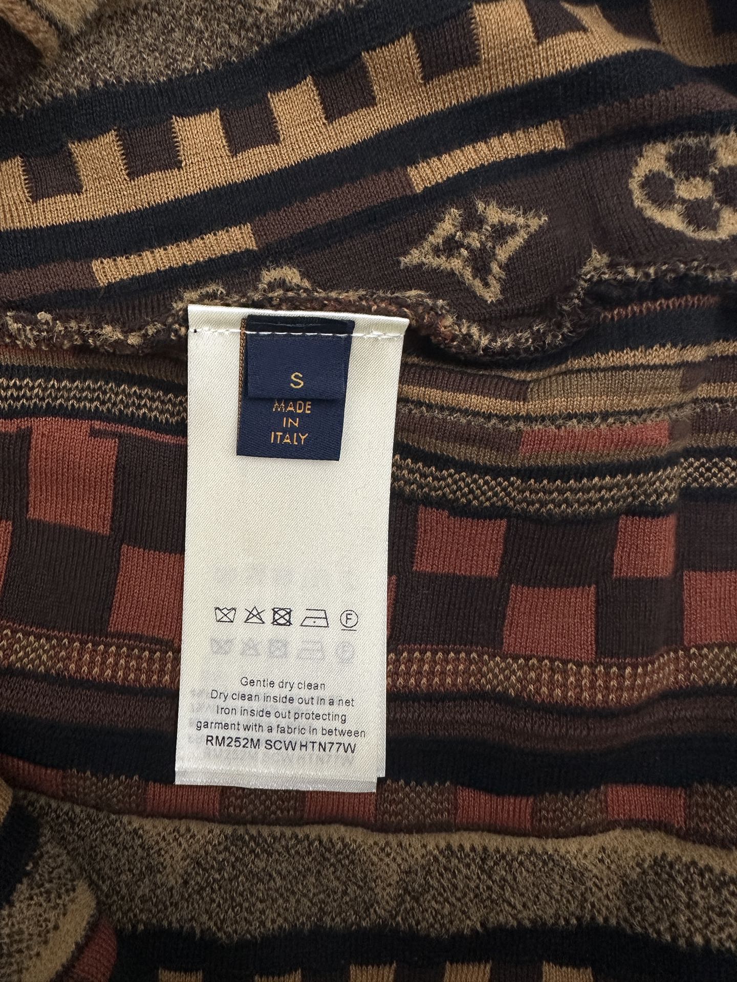 Inside neck label on patterned short-sleeve button-up shirt with size and care info
