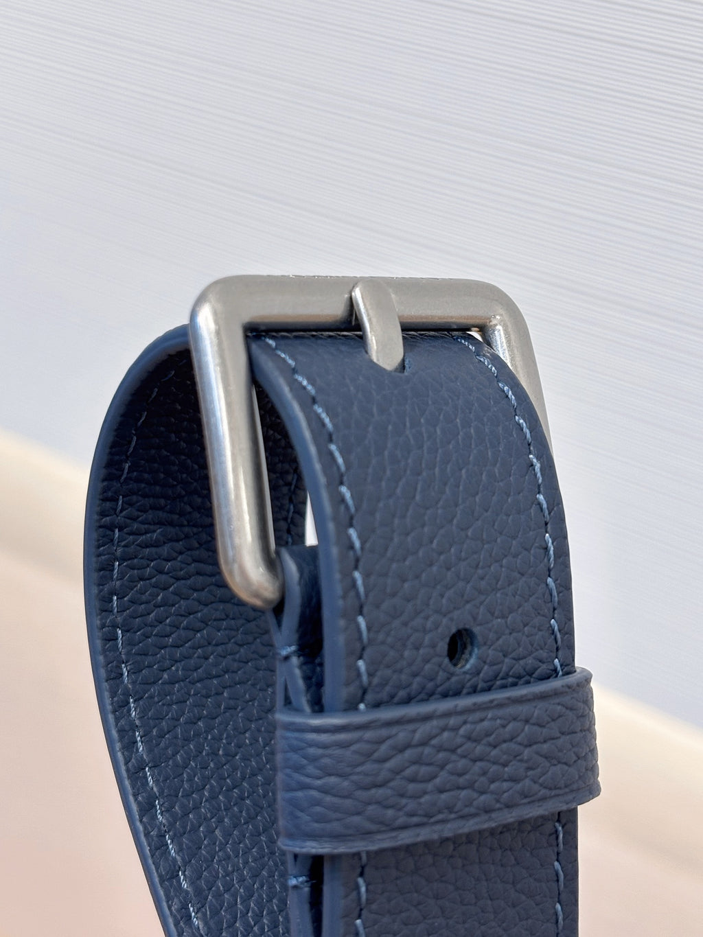 Louis Vuitton blue leather bag strap attachment with metal D-ring
