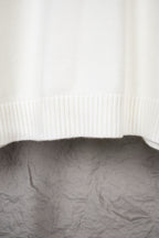 White knit sweater ribbed hem with vertical knit pattern