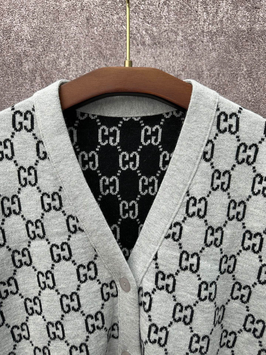 Gucci long-sleeve V-neck knit top with light gray knit and black GG monogram