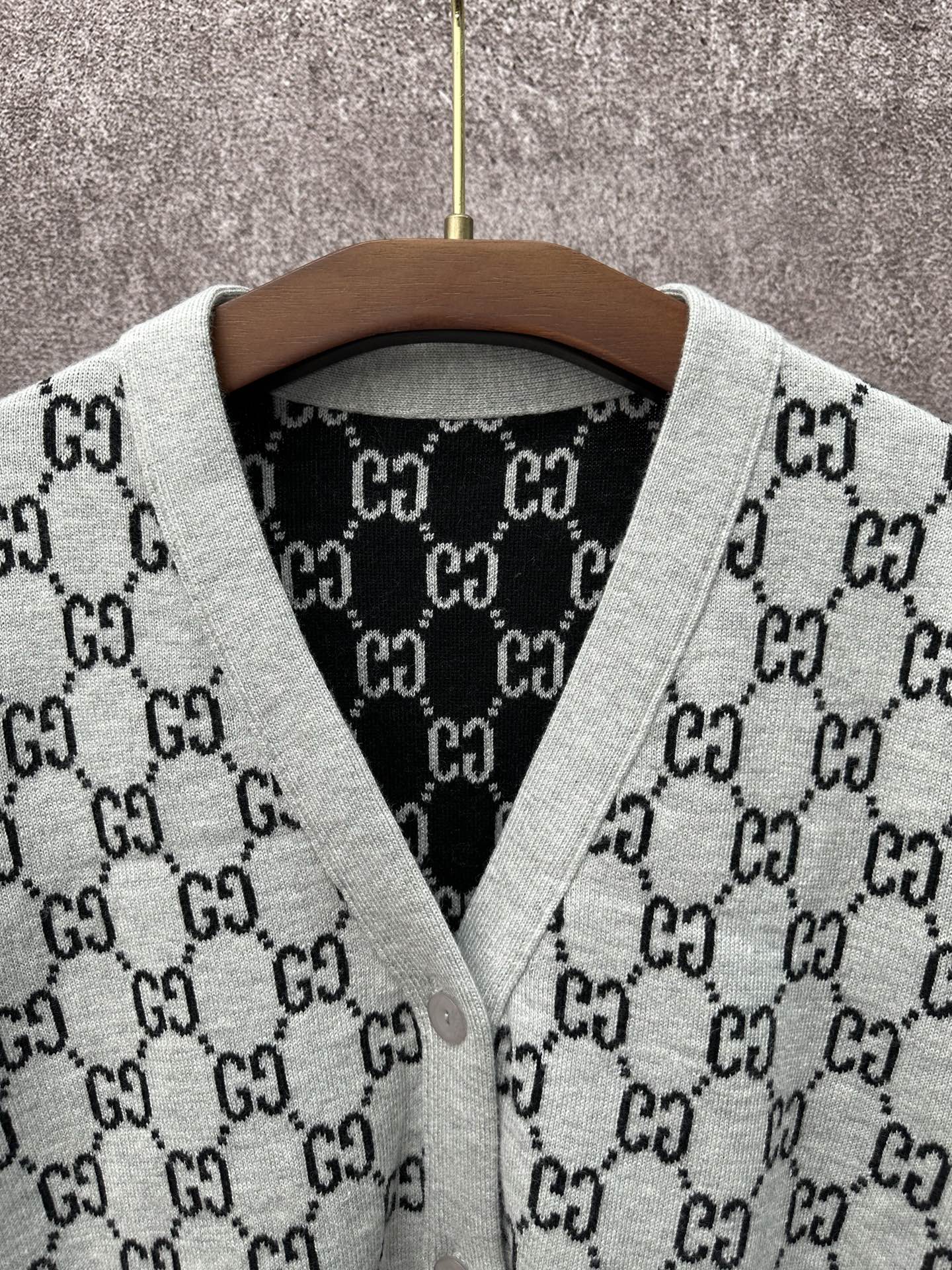 Gucci long-sleeve V-neck knit top with light gray knit and black GG monogram