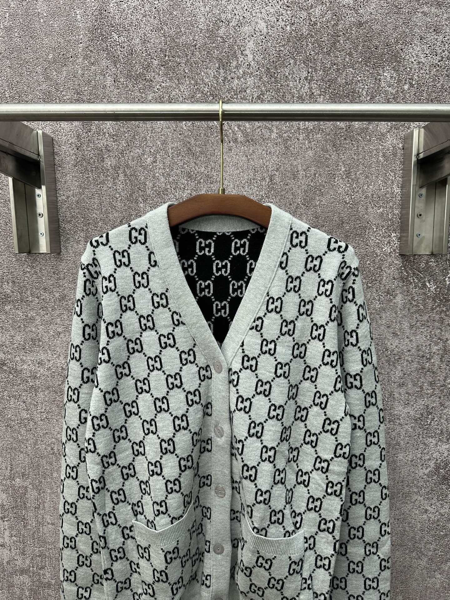 Gucci long-sleeve V-neck top in light gray with black GG monogram pattern