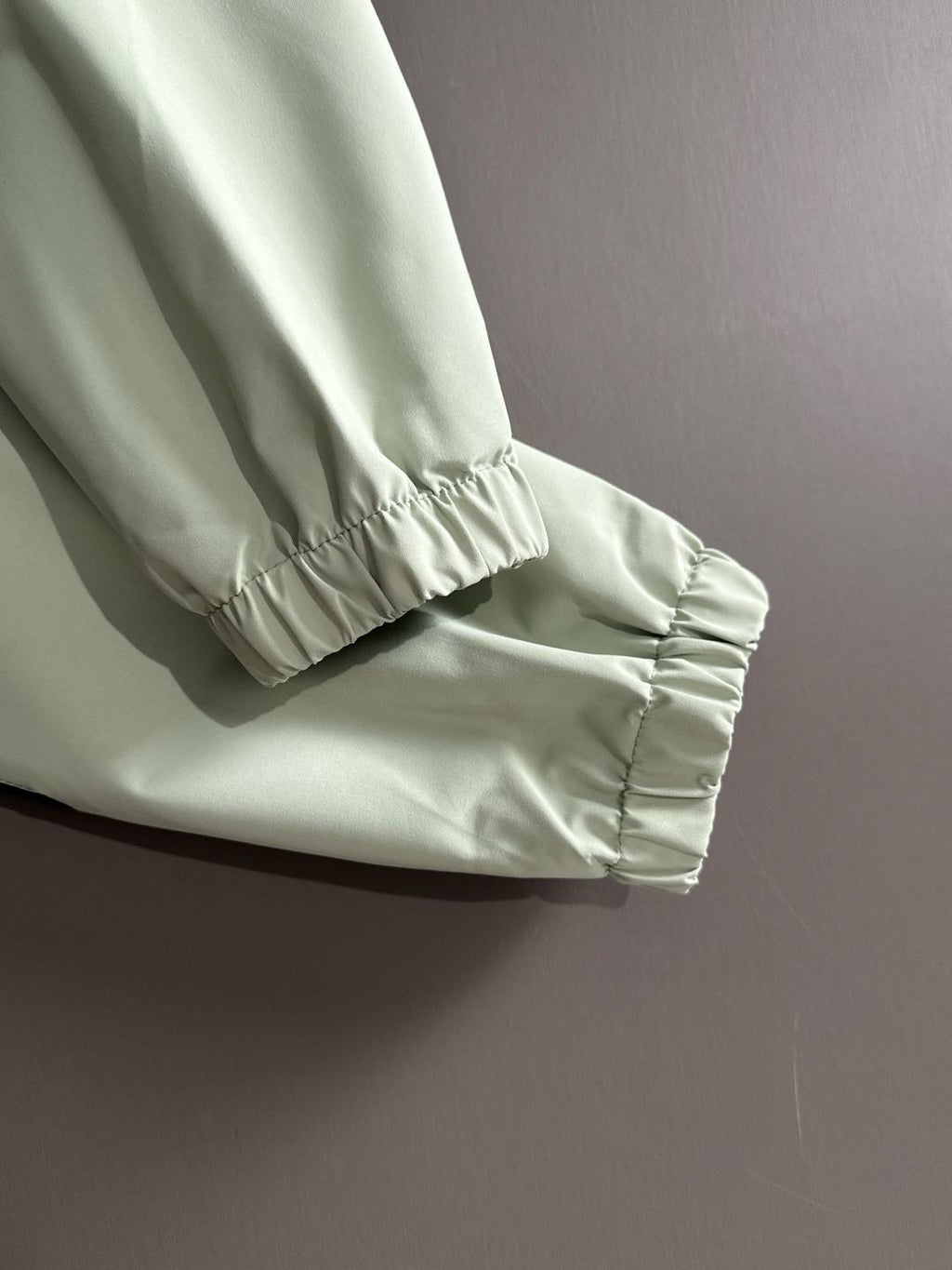 Mint jacket sleeve with elastic cuff and gathered hem