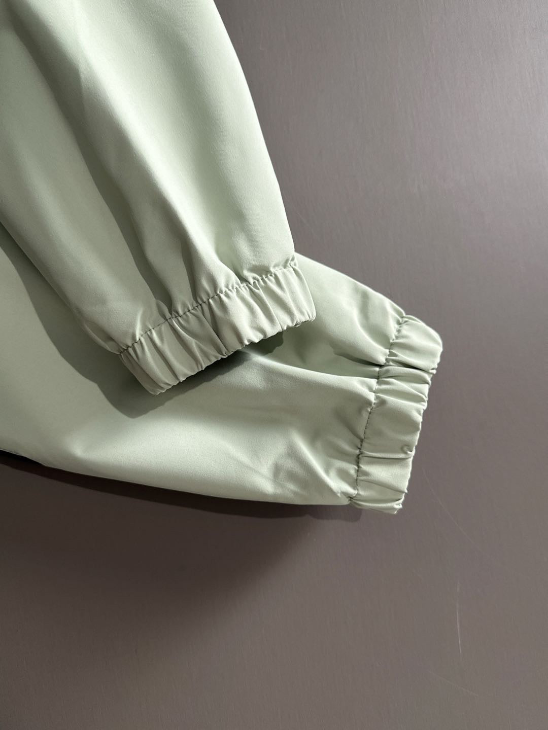 Mint jacket sleeve with elastic cuff and gathered hem
