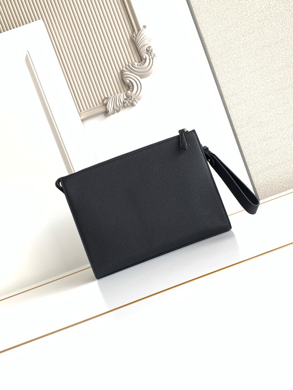 Fendi small black leather bag with shoulder strap and front logo