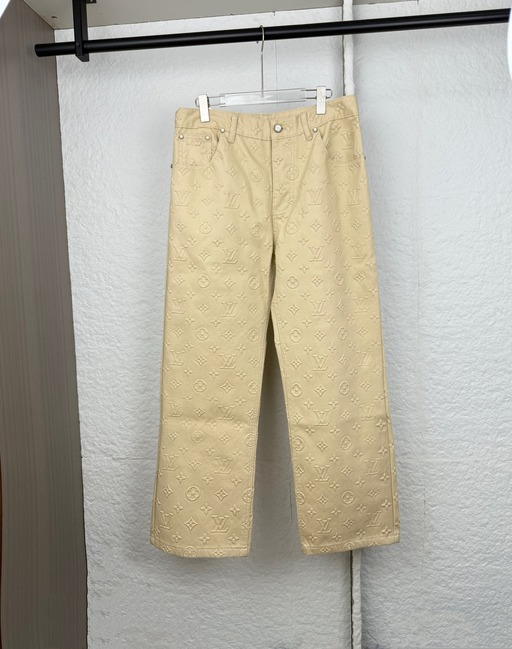 Beige Louis Vuitton monogram cropped pants with buttoned waist and front pockets