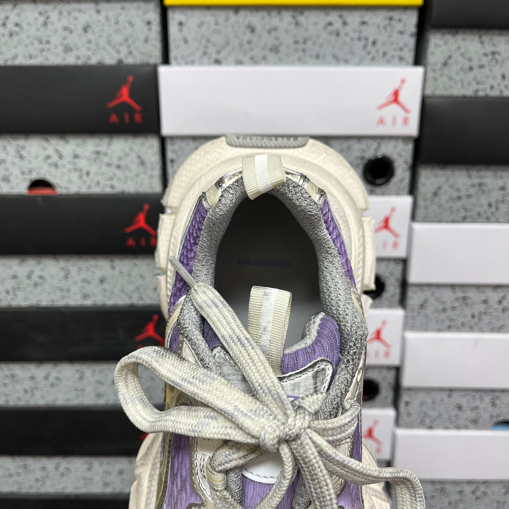 Unisex sneakers from the back with purple accents and padded collar