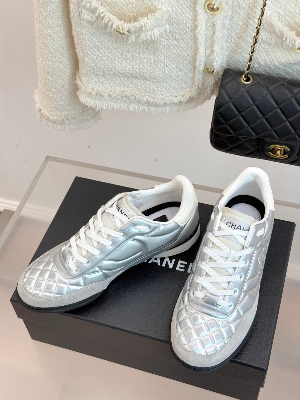 Chanel ladies white low-top sneakers with quilted texture and white laces