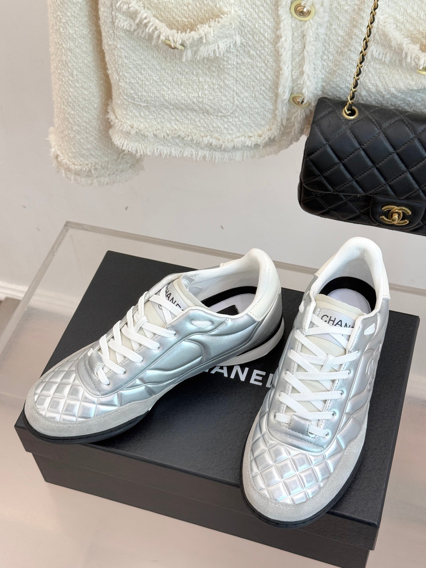 Chanel ladies white low-top sneakers with quilted texture and white laces