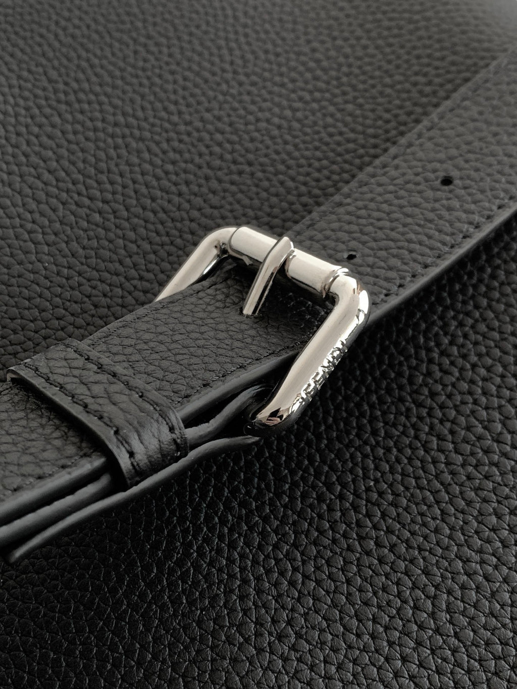 Fendi leather bag strap buckle and clasp on pebbled black finish.