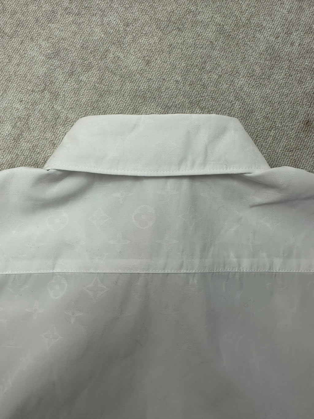 Louis Vuitton white shirt back yoke with top button and stitched collar edge