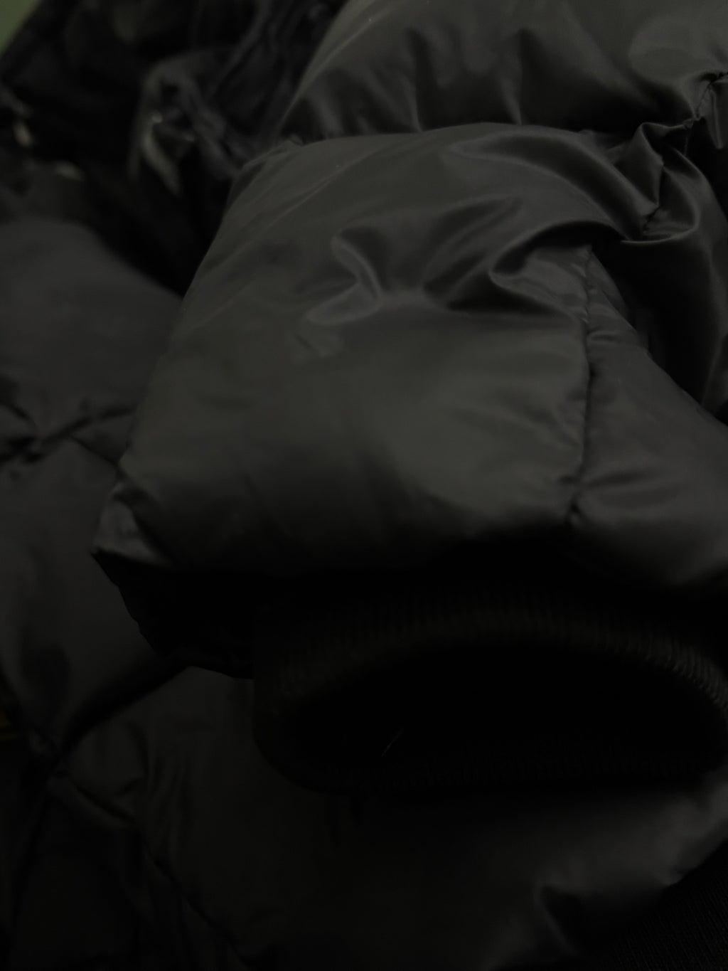 Black insulated puffer sleeve with soft inner cuff trim