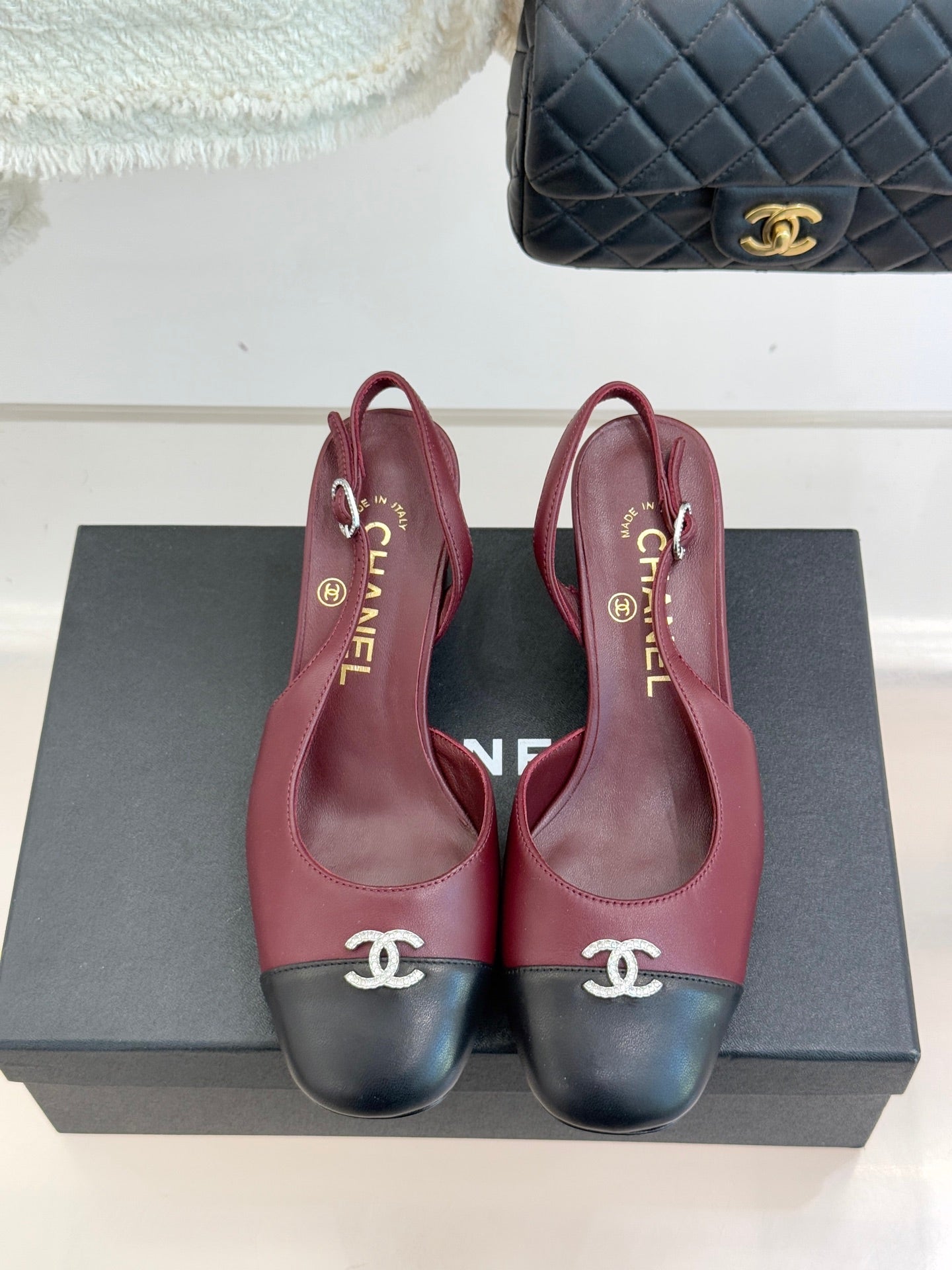 Chanel ladies two-tone slingback pumps with CC logo strap, burgundy and black