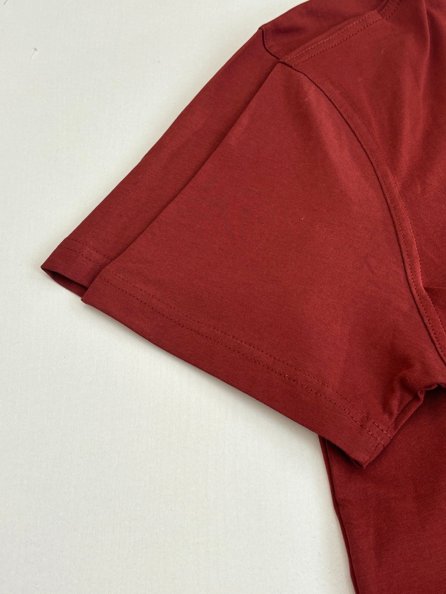 Dior red T-shirt sleeve with seam detail and stitched cuff