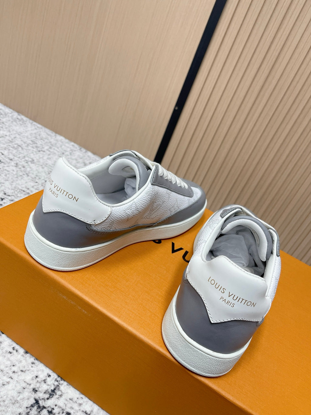 Low-top sneakers in white and gray with contrast trim, lace-up front, rubber sole