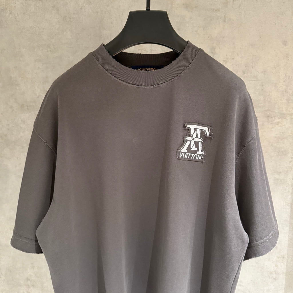 Louis Vuitton T-shirt, dark gray, crew neck, short sleeves, chest logo patch print