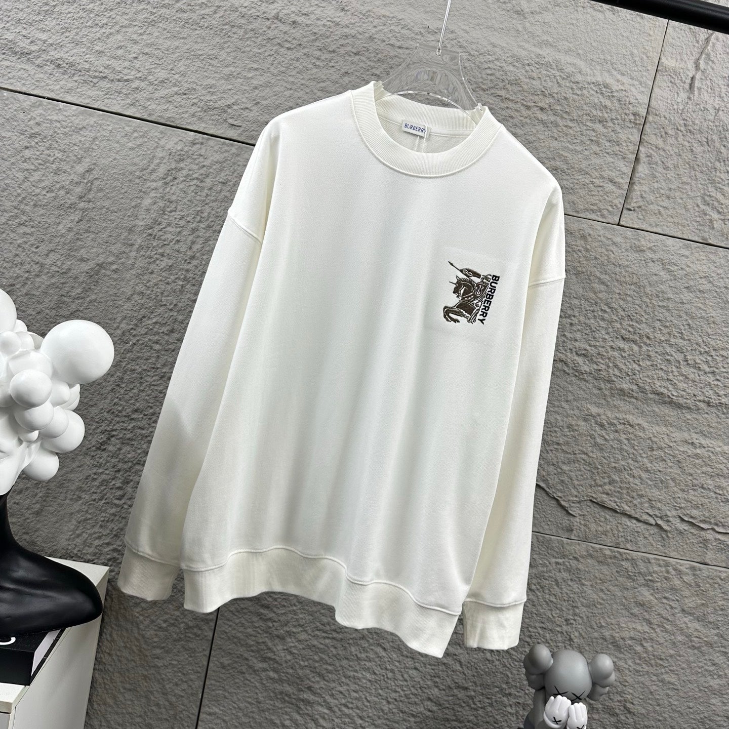 Men's Burberry white crewneck sweatshirt with long sleeves and chest logo embroidery