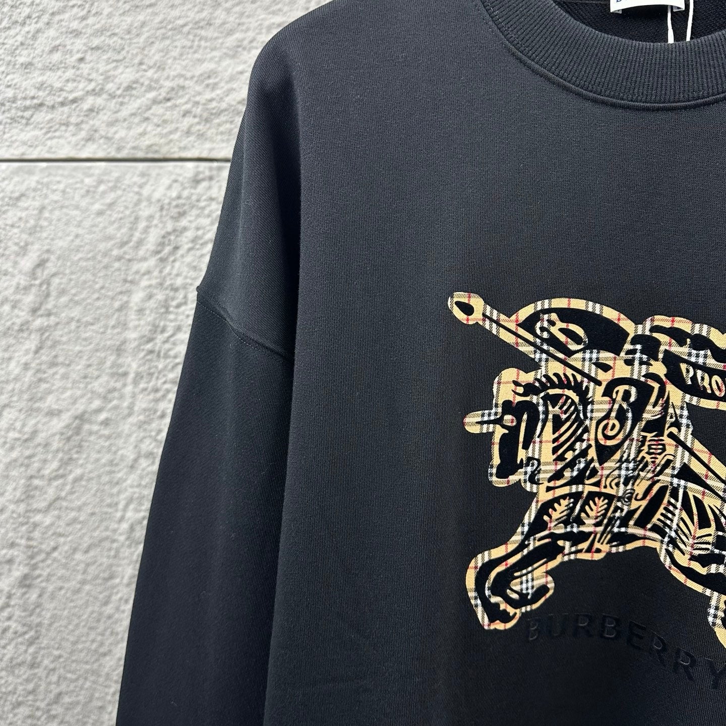 Burberry sweatshirt sleeve and chest: oversized polo rider graphic