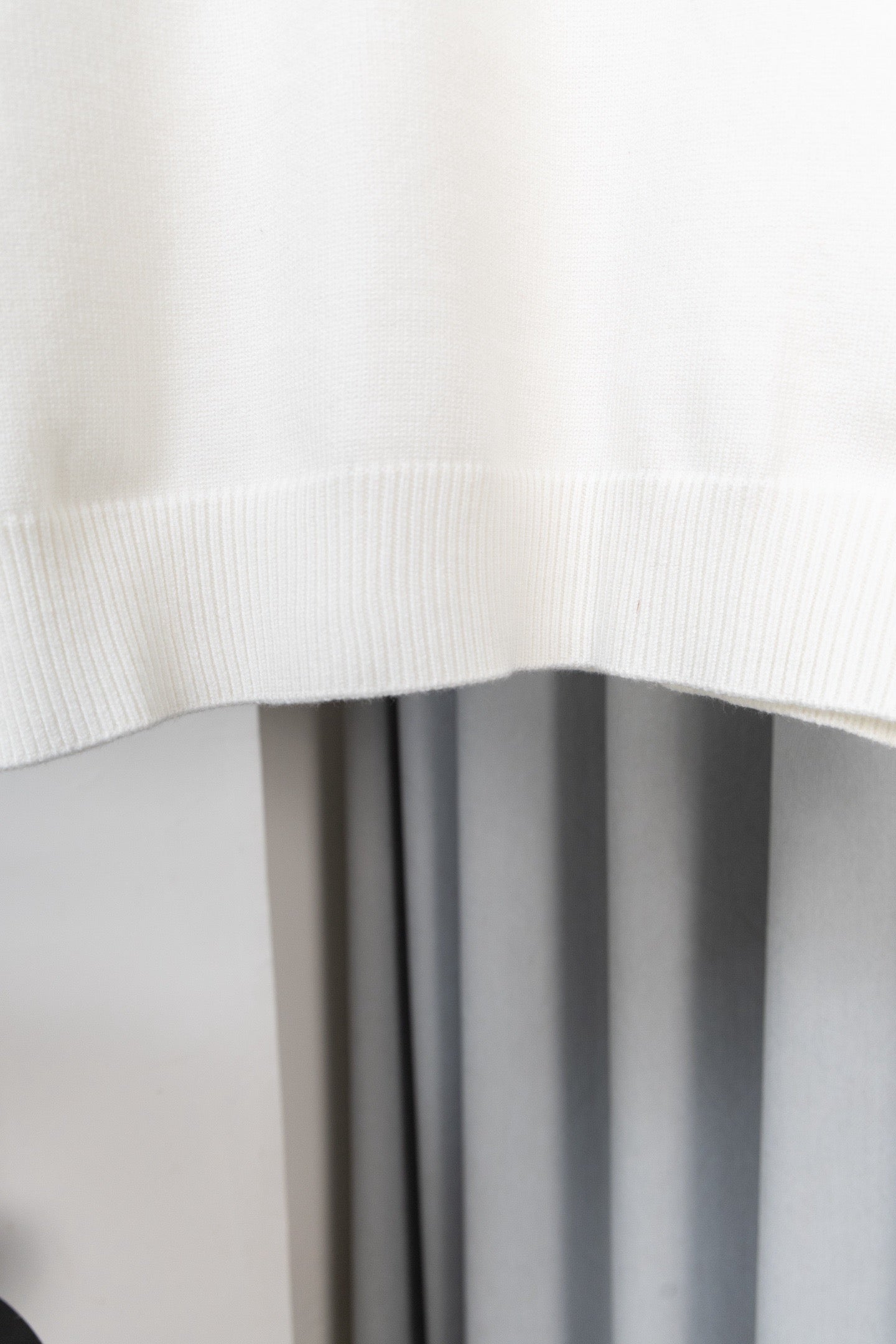 White sweater hem with ribbed knit hemline detail