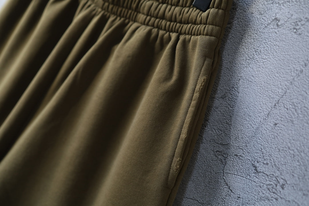 Olive shorts with stitched side seam and pleated fabric detail