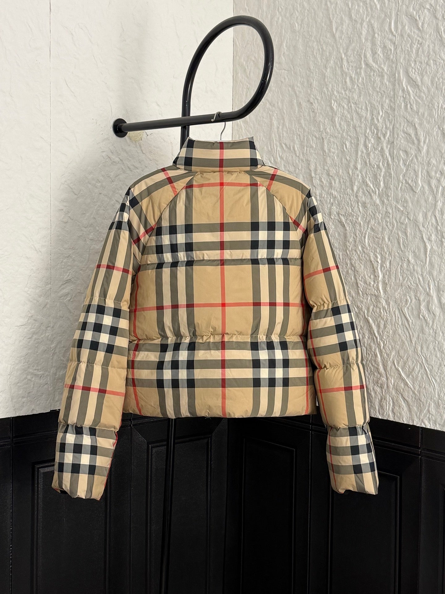 Burberry check puffer jacket back with hood and full-zip, beige navy and red
