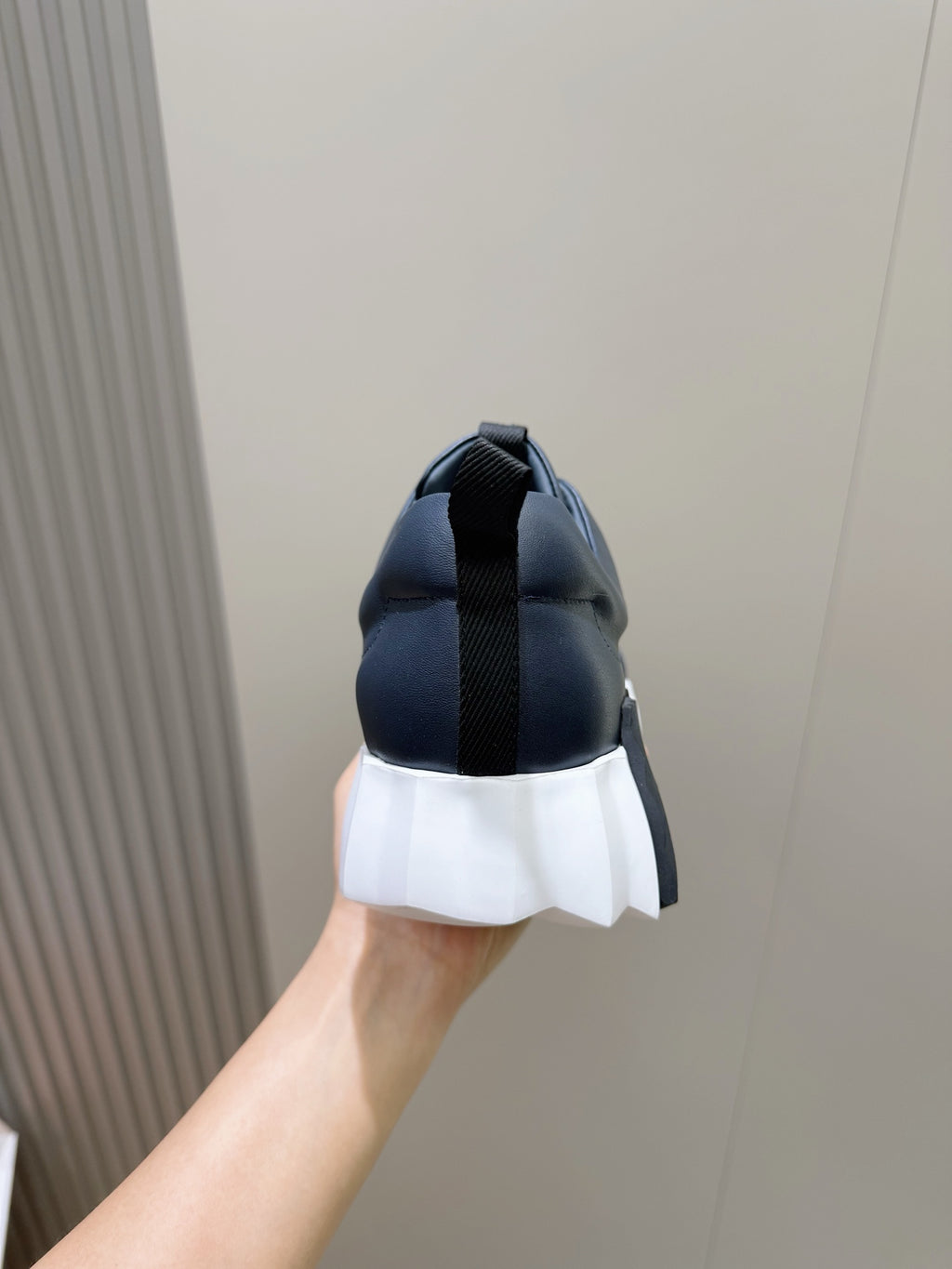 Unisex dark navy sneaker heel with black strap and white midsole