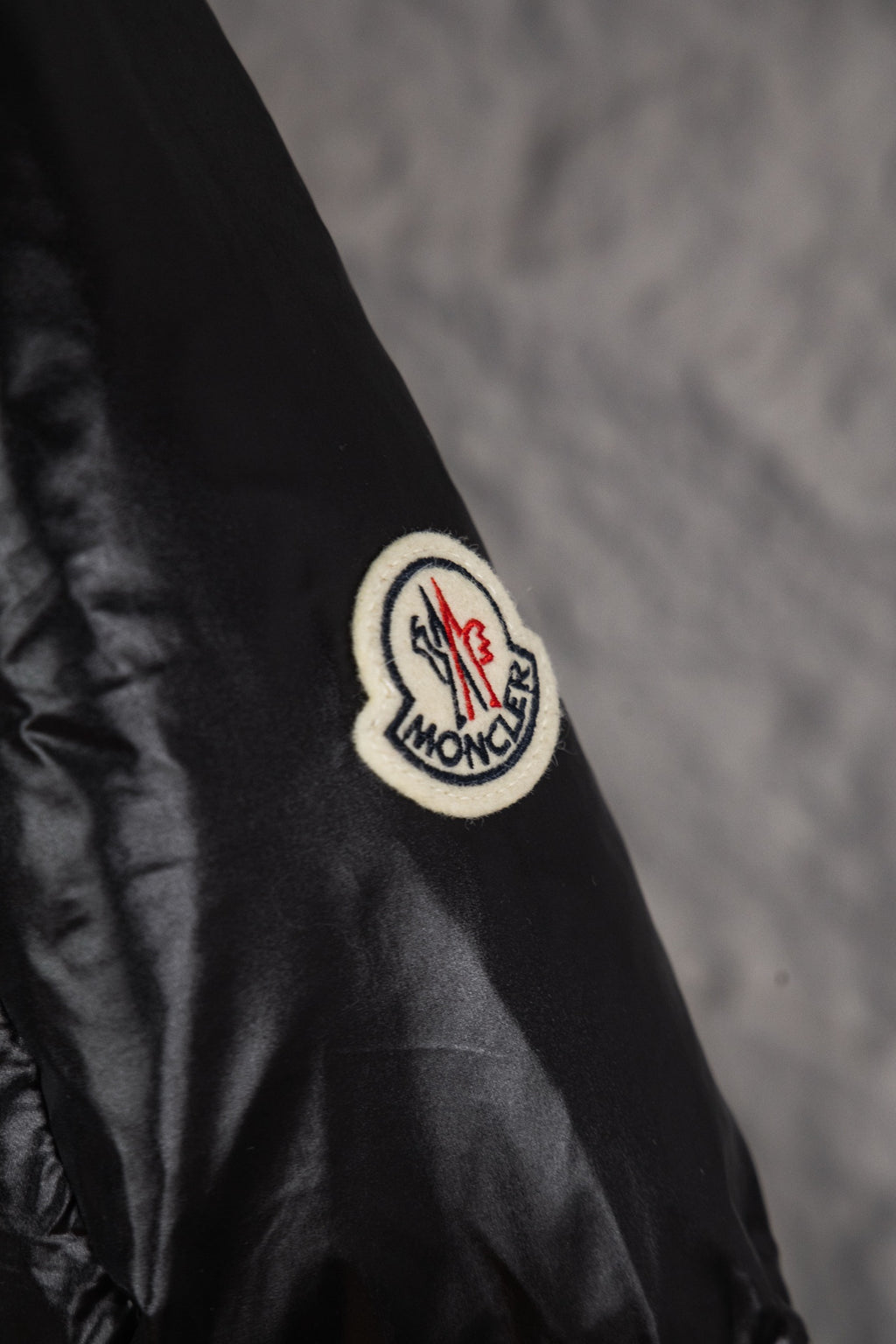 Long puffer coat sleeve logo patch