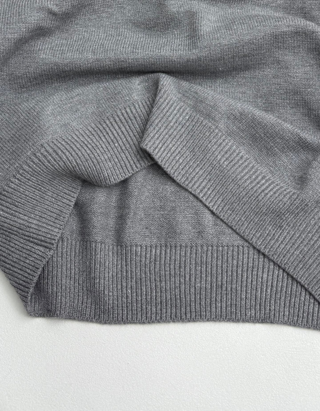 Gucci knit sweater hem and ribbed cuffs, gray knit