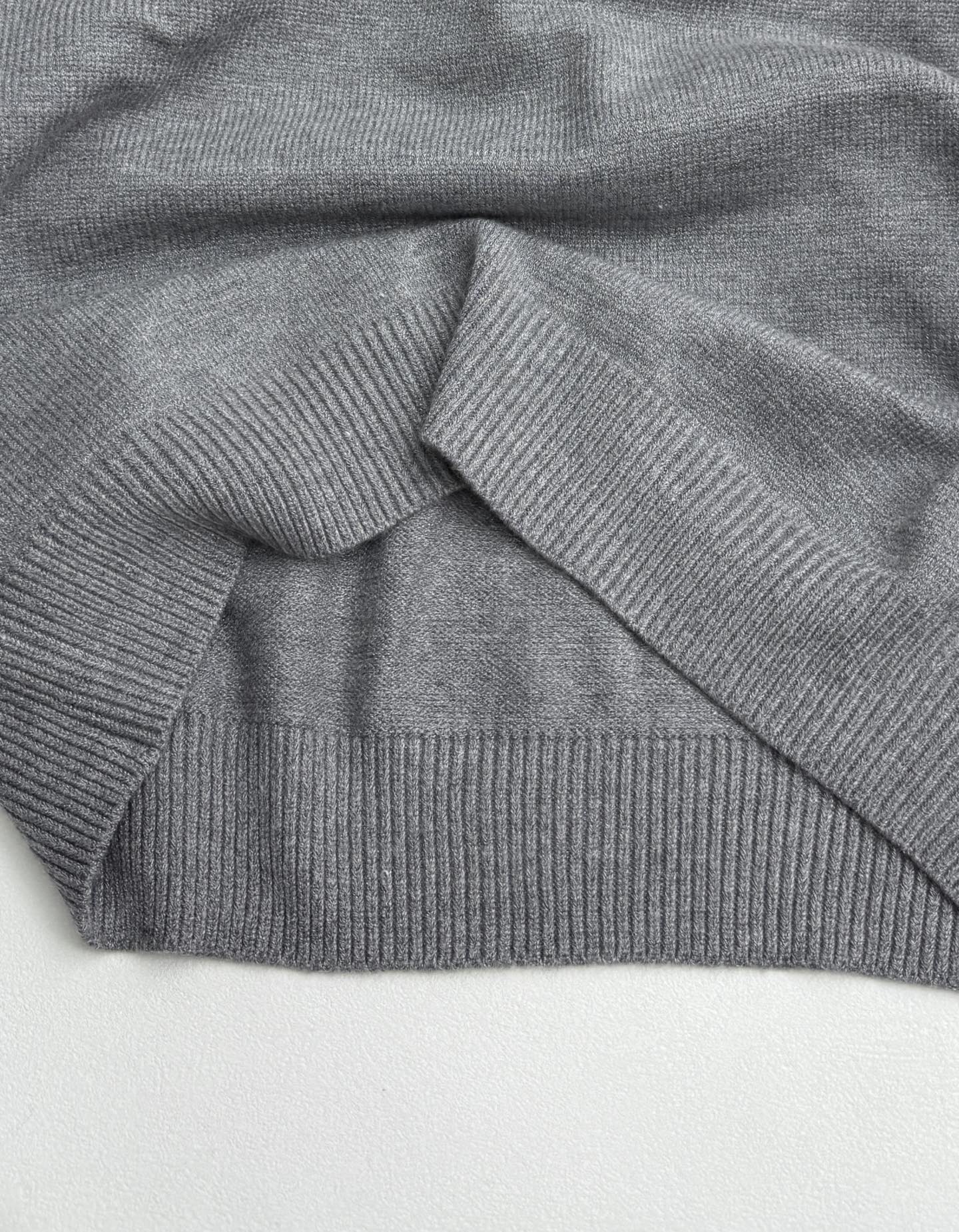 Gucci knit sweater hem and ribbed cuffs, gray knit