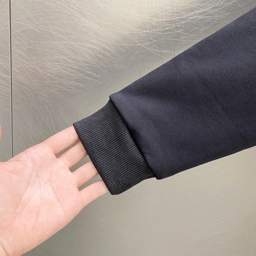 Dark hoodie cuff with ribbed hem detail