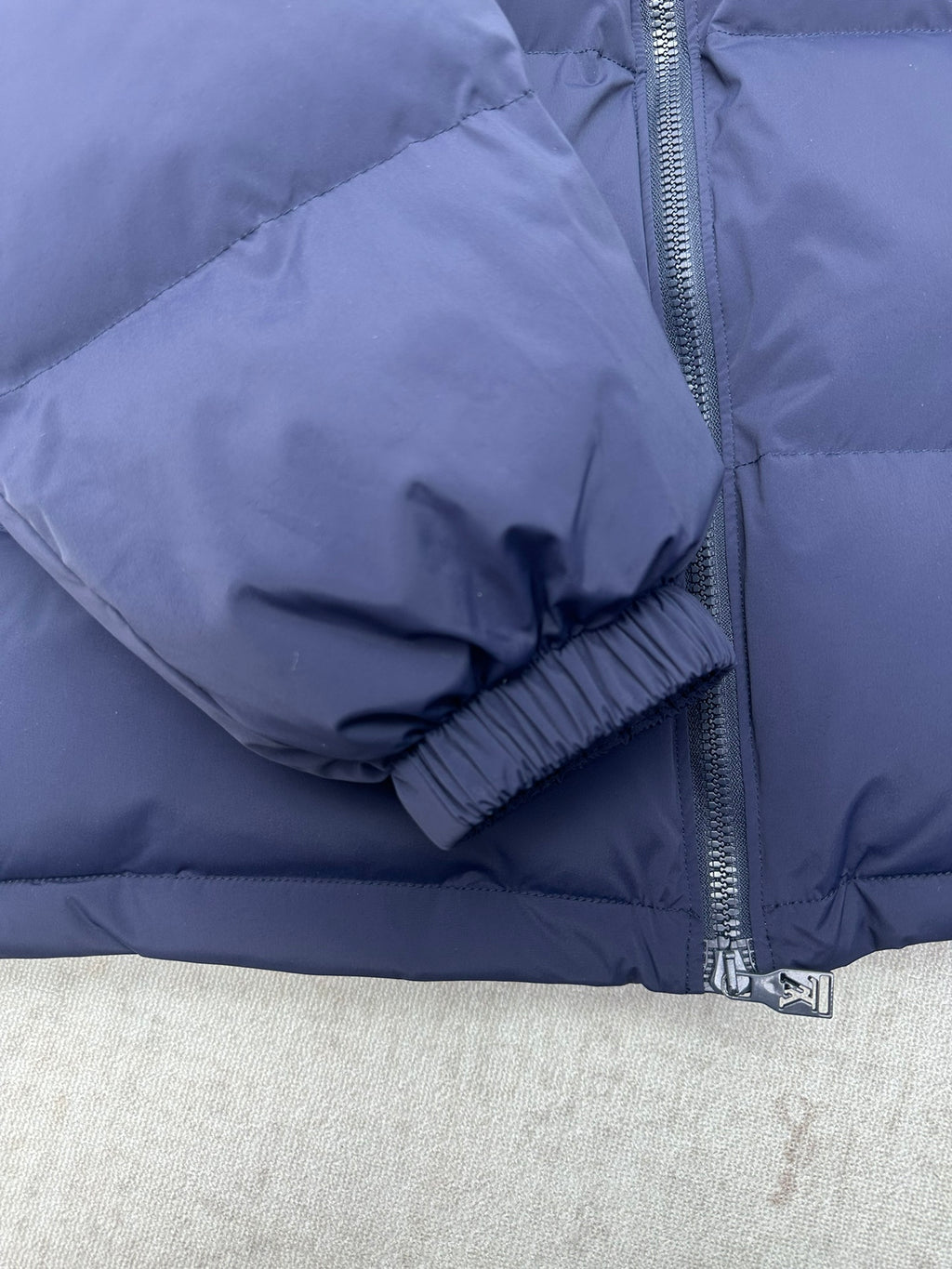 Puffer jacket sleeve cuff and zippered pocket, dark blue